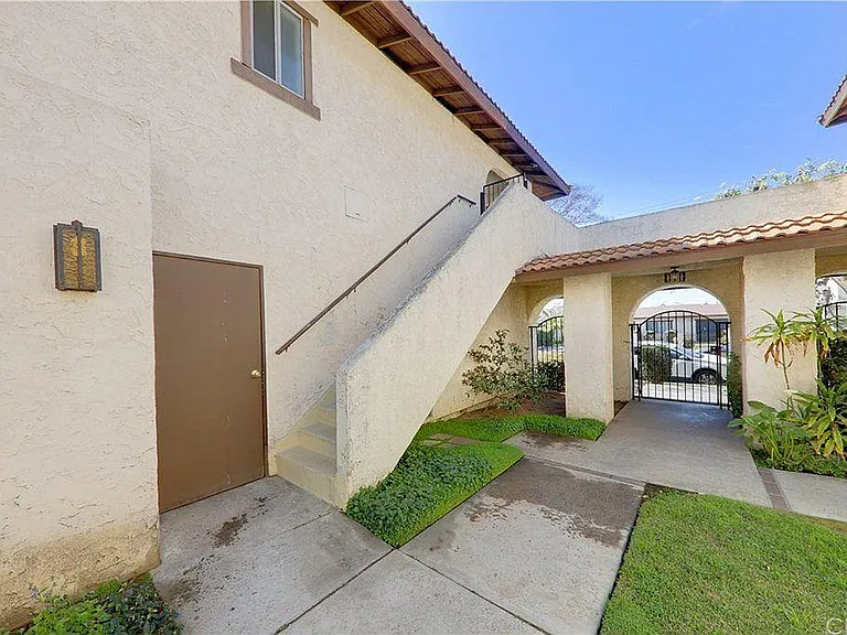 216 N Alhambra Ave — Photo 20