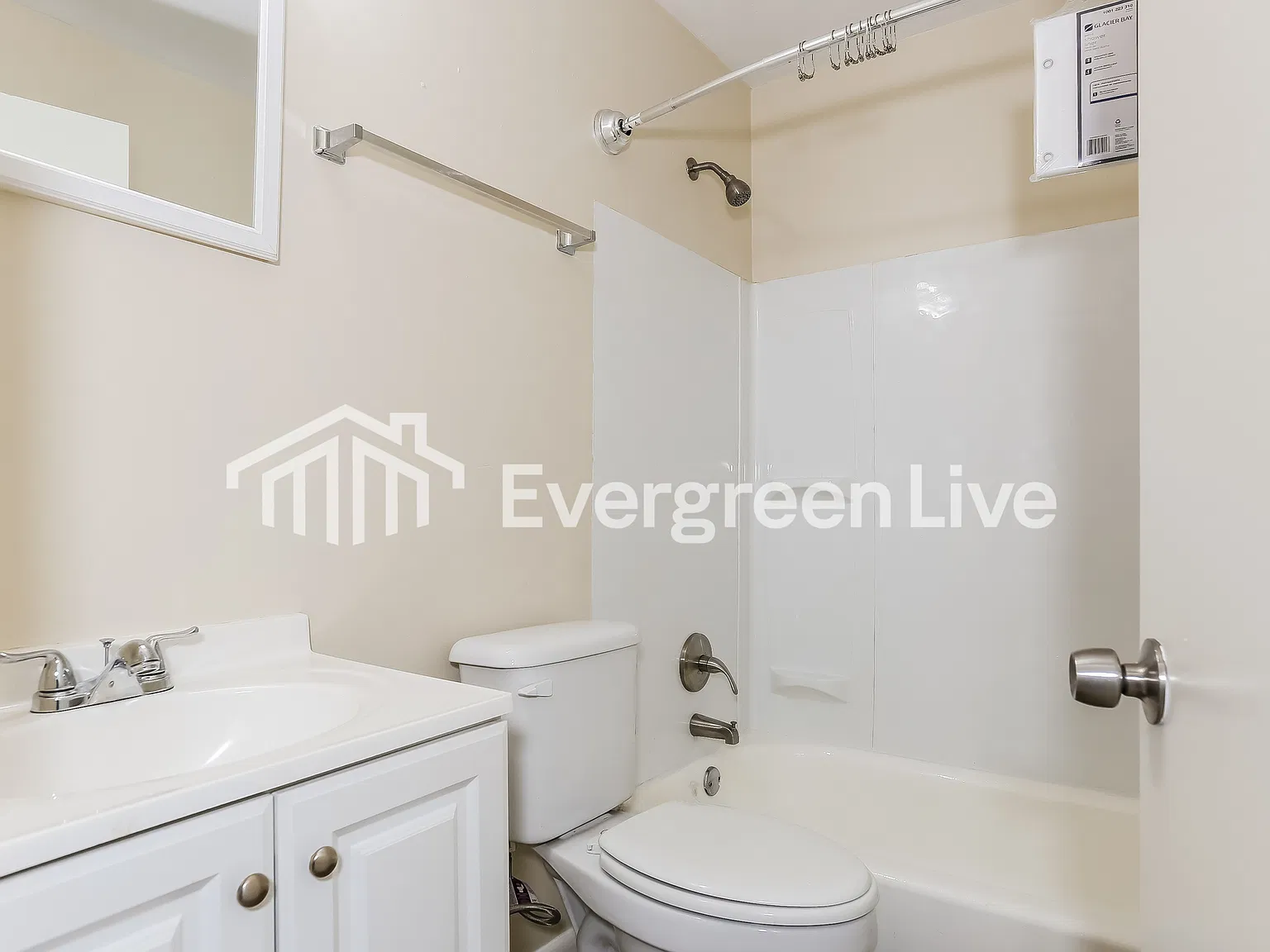 3 bed, 2.0 bath, 1228 sqft, $1,145 — Photo 3