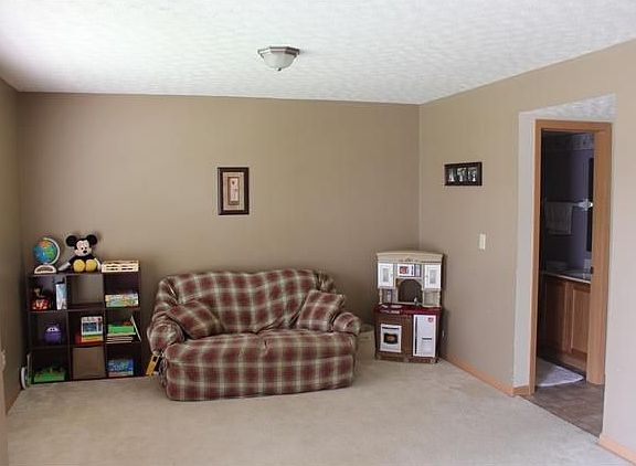 5th image of 105 Lantern Chase Dr