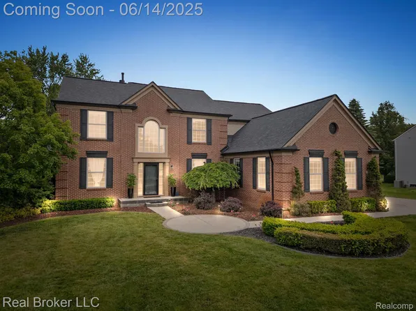 7235 Goldenrod Ct, Brighton, MI 48116