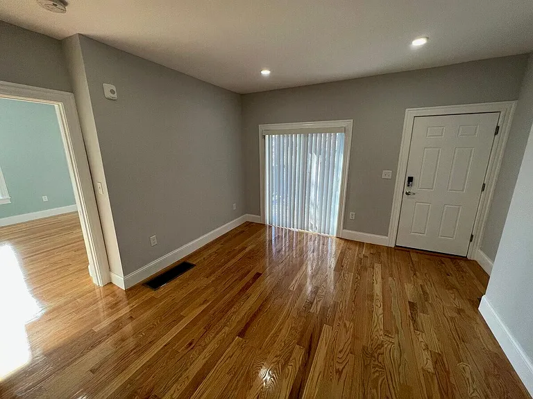 372 Oxford St #2 — Photo 11