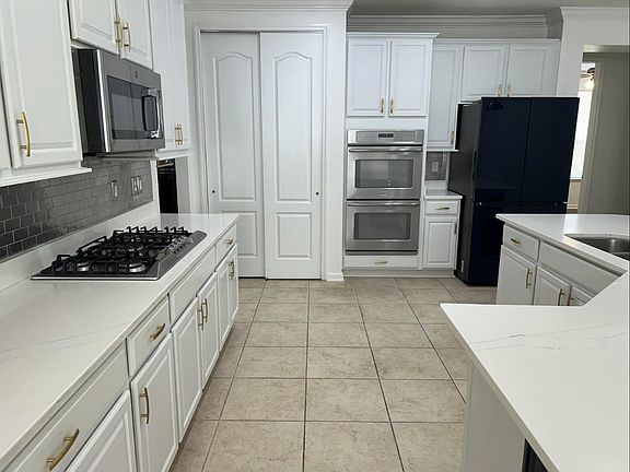3rd image of 36 Privado Ct