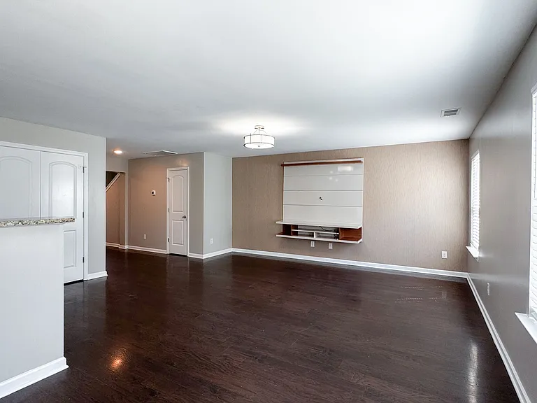306 Sportsman Dr — Photo 8