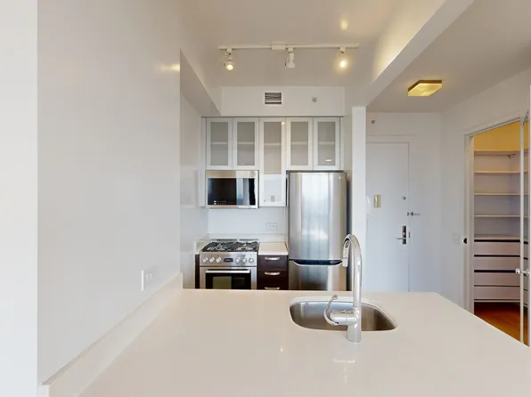 808 Columbus Avenue image 1 of 8