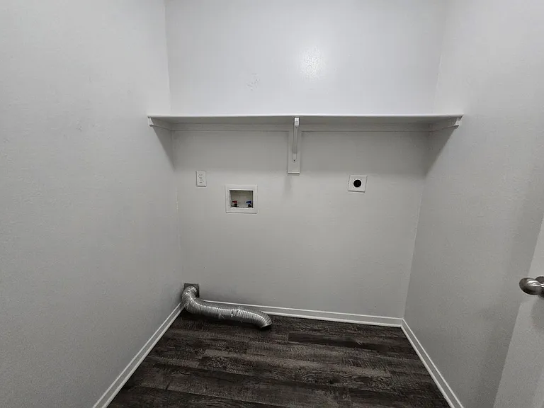 2416 Kenneth Dr — Photo 12