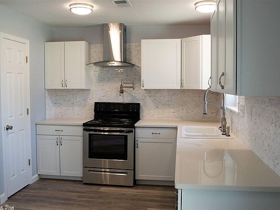 5th image of 615 Durwood St