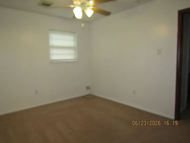 147 NE Dunlop St — Photo 9