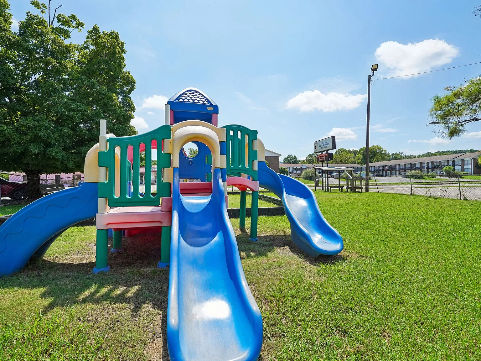 Twin Gates — Photo 2