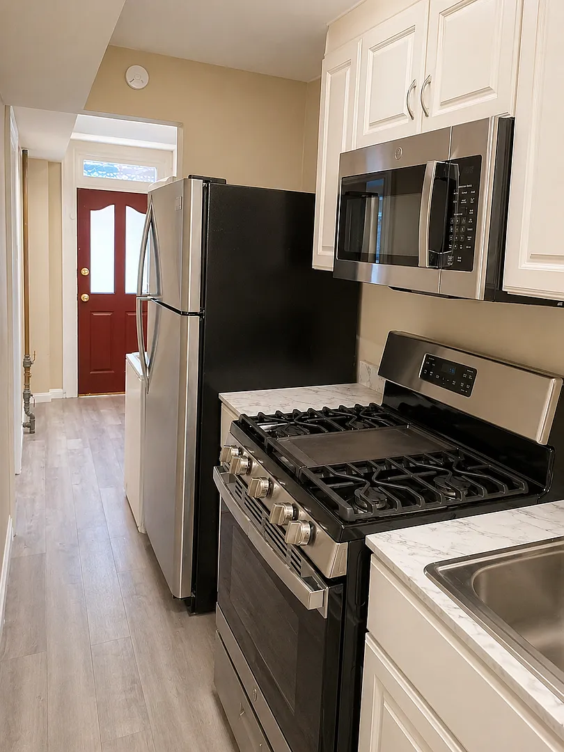 Modern Capitol Hill Location Basement Newly Renovated Unit with 1 Bedroom, 1 Bathroom, — Photo 3