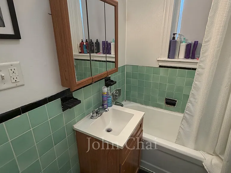 70 Chiswick Rd #7 — Photo 32