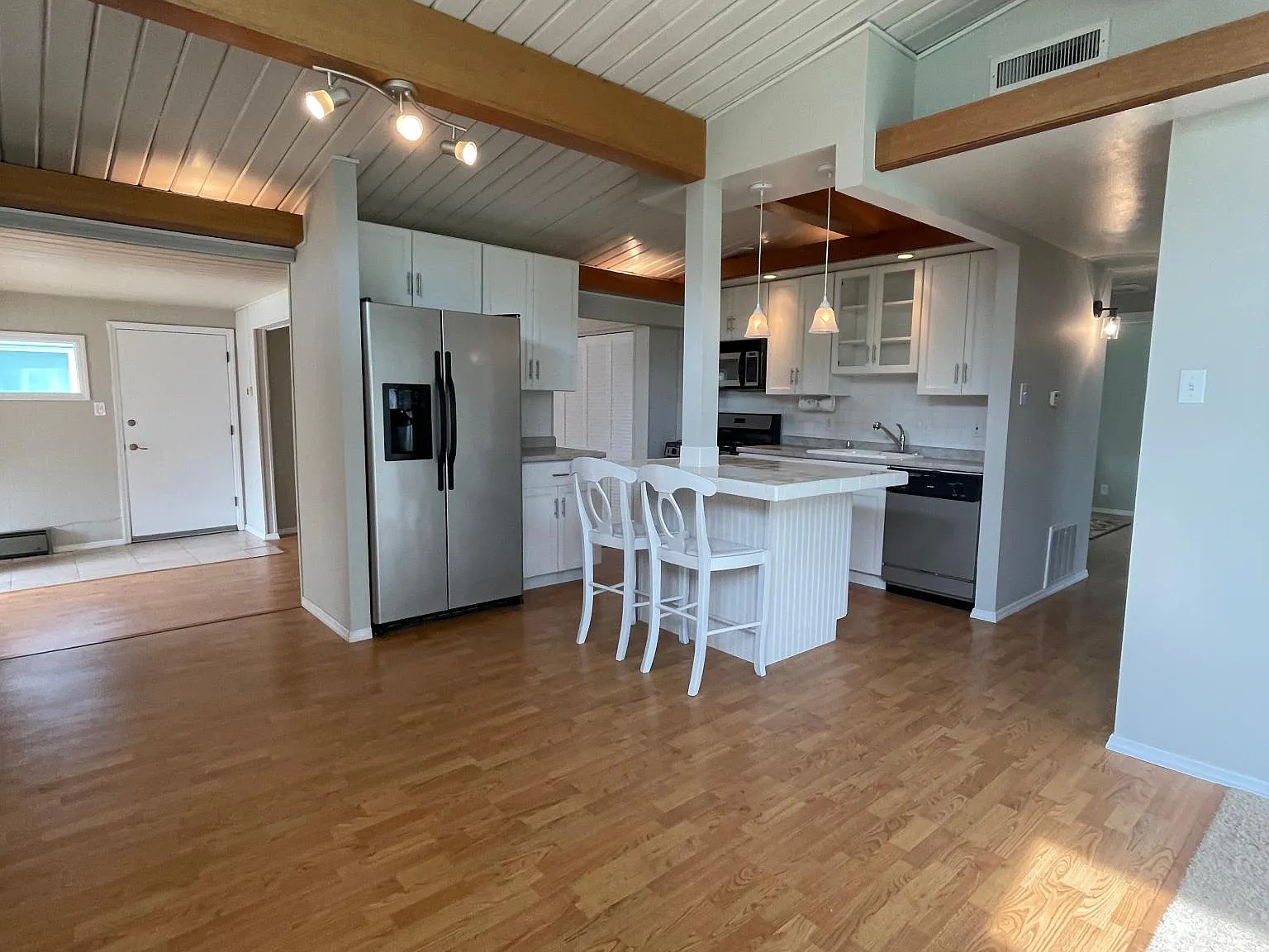 3 bed, 1261 sqft, $2,250 — Photo 3