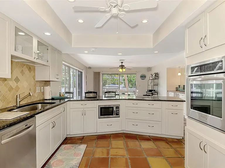 4946 Commonwealth Dr — Photo 21