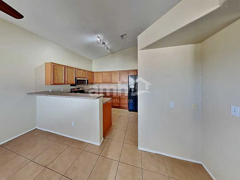 1410 E Mineral Rd — Photo 5