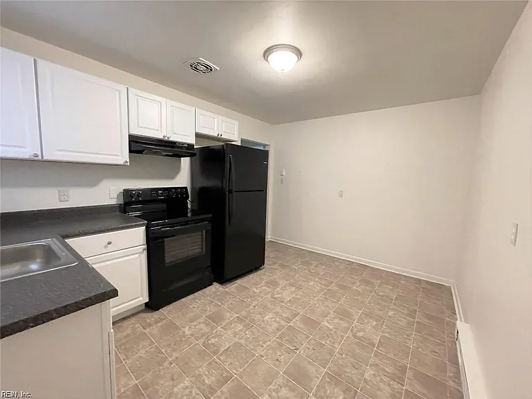 2108 Pond Ln — Photo 5