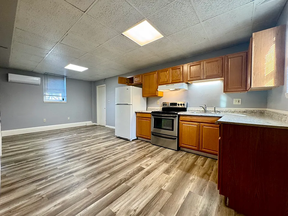 118 E Chestnut St Apt 7 - Open Floor Plan, Kitchen, Dining & Living Room