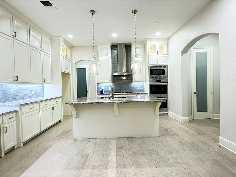 7525 Renaissance Blvd — Photo 11