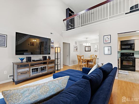 4th image of 2508 Commons Dr