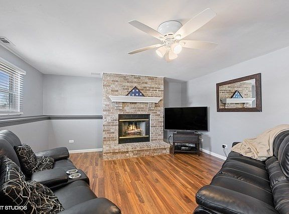 2nd image of 425 Dogwood Ln