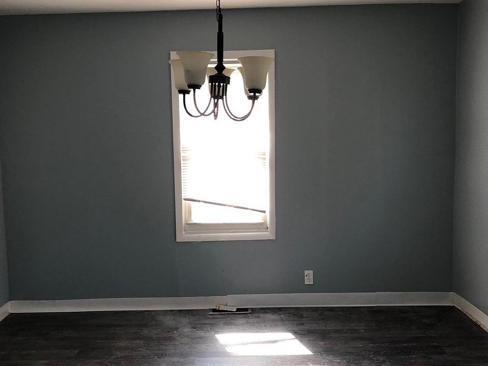 2nd image of 2562 Van Buren St