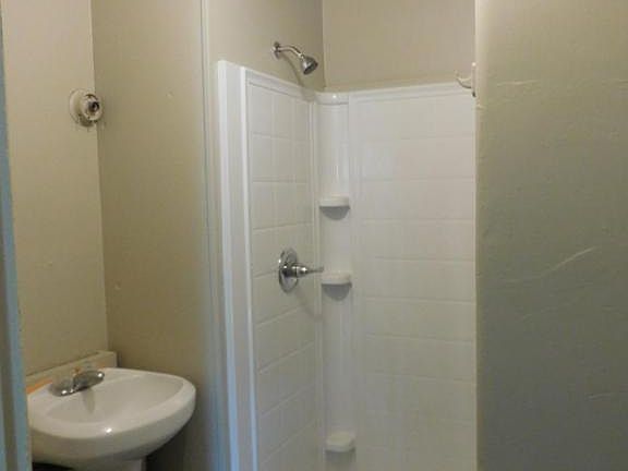 5th image of 150 S Railroad Ave Unit 1