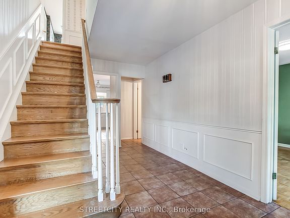 3rd image of 648 Cranbrook Rd