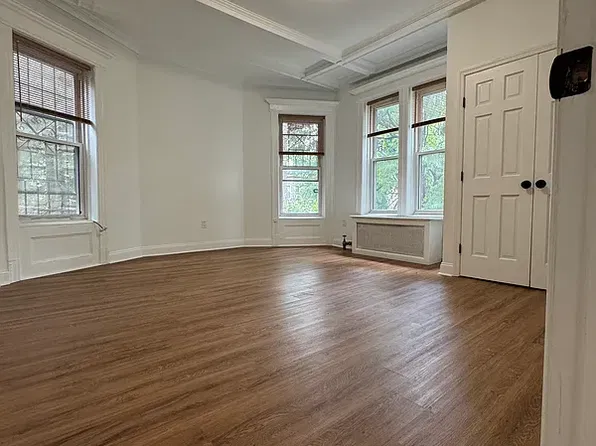 210 Schenectady Avenue image 1 of 12