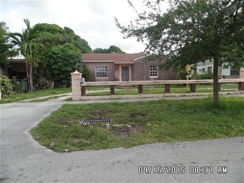 1st image of 915 NW 124th St