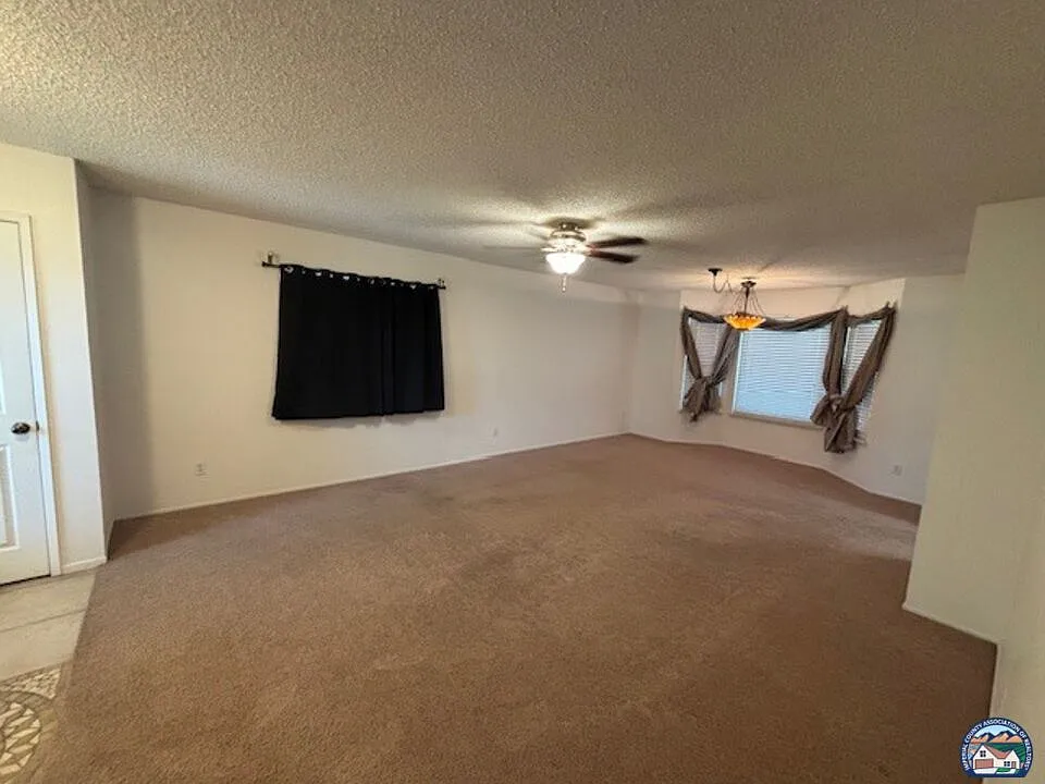 3 bed, 2.5 bath, 1505 sqft, $2,400 — Photo 2