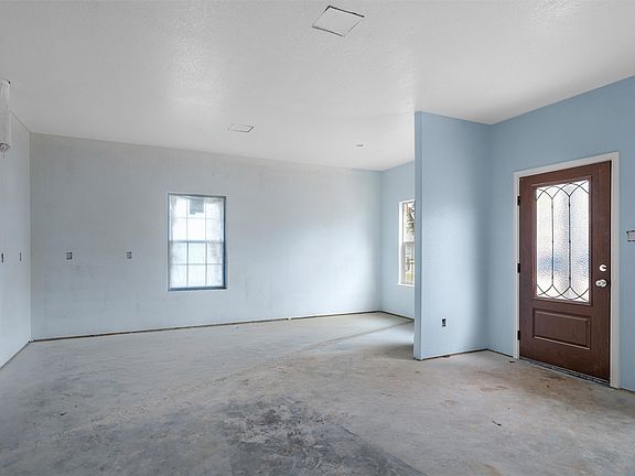 3rd image of 211 Lopez St