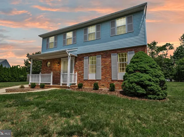 8328 Sail Ct, Pasadena, MD 21122
