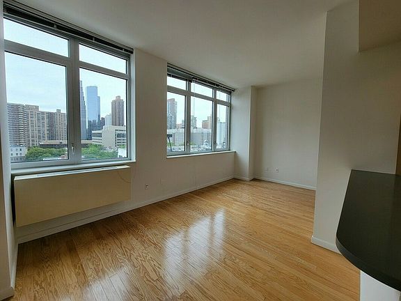 3rd image of 229 W 60th St APT 11T