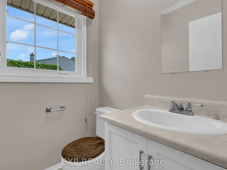 7 Sundback Ln — Photo 3