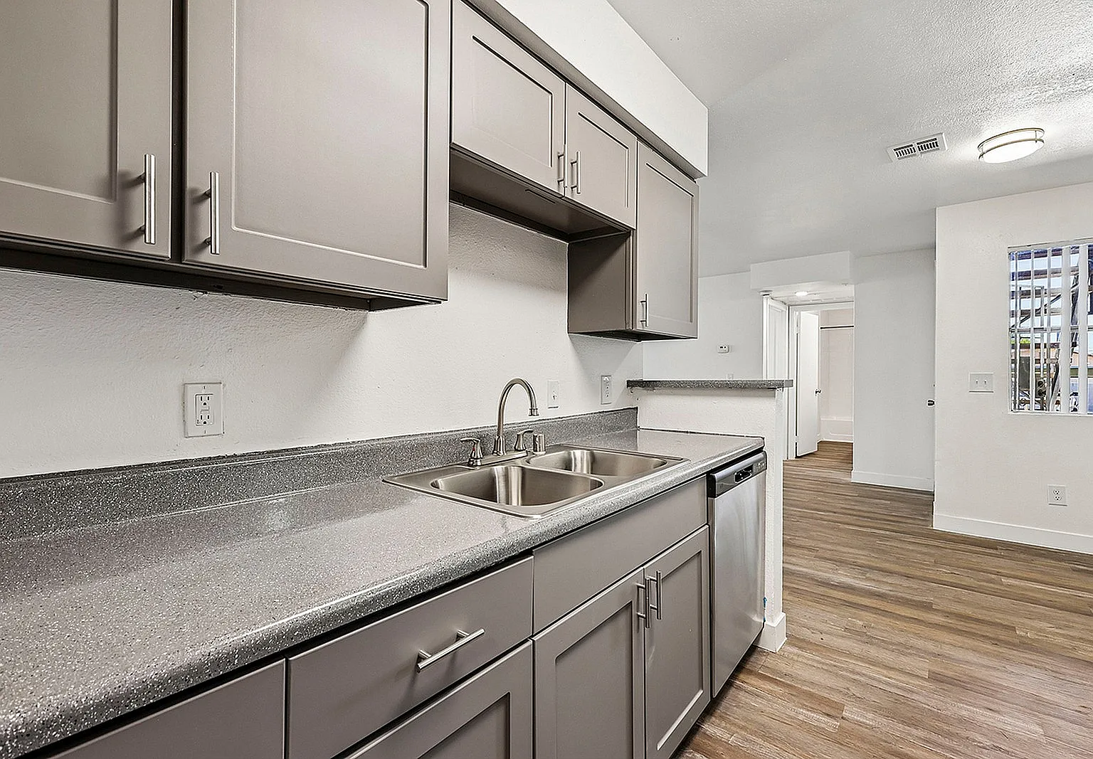 Wood Ridge Villas — Photo 1