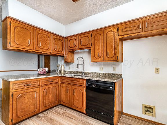 4th image of 607 Mississippi St