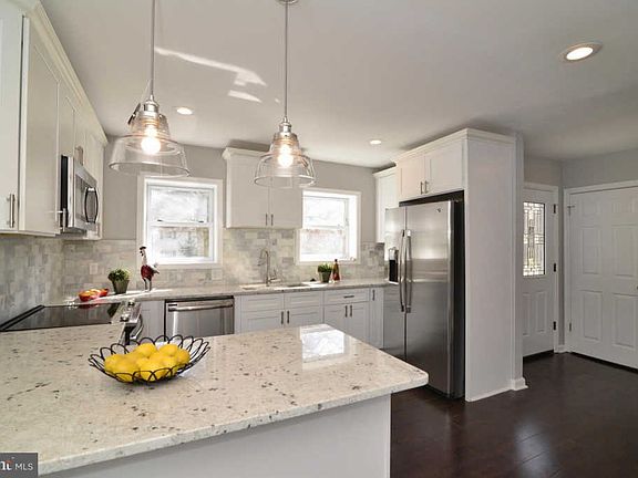 2nd image of 3066 Hazelton St