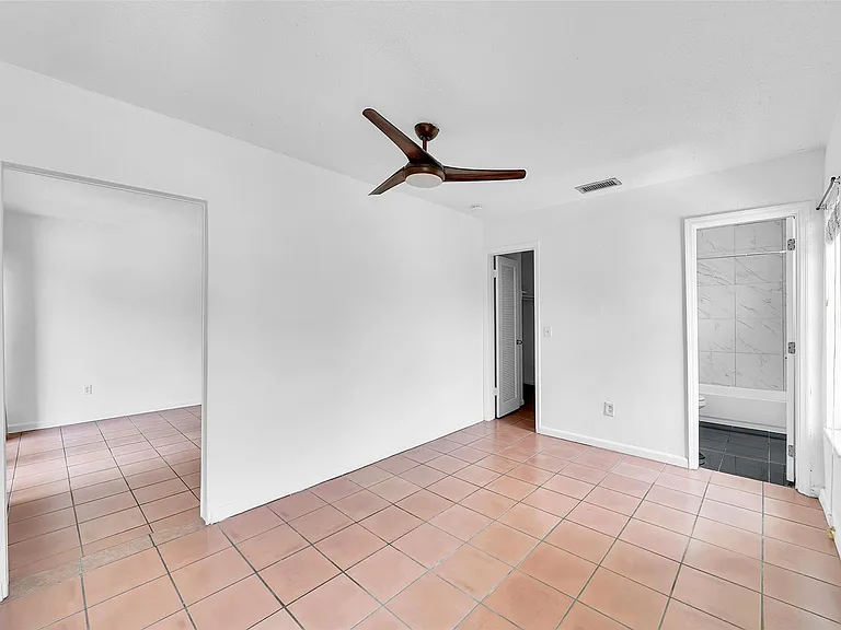 1005 SW 15th Ave #10 — Photo 14