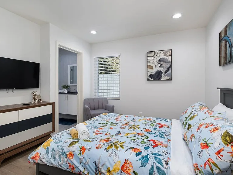 3 Bed Modern Townhome + 2-Car Private Garage — Photo 56