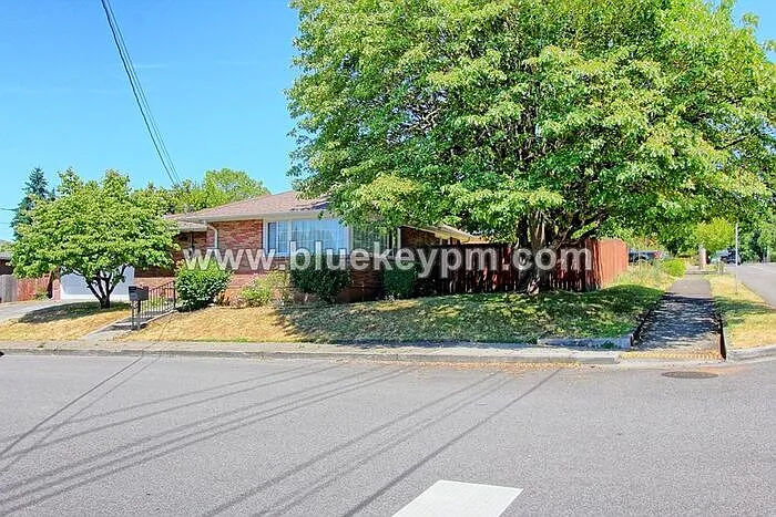 1102 NW 41st St