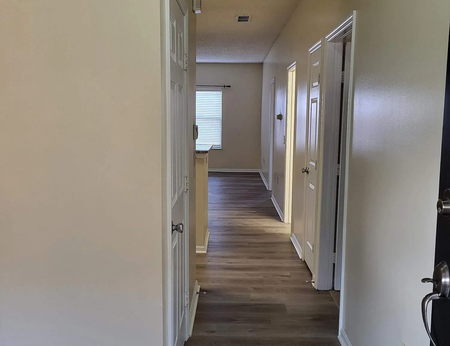 2 bed, 888 sqft, $1,649 — Photo 4