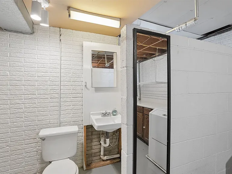 502 NE Trilein Dr — Photo 27