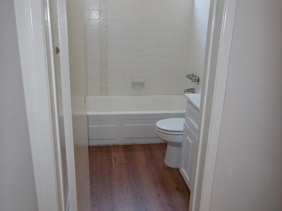 4th image of 436 Raymond Ave