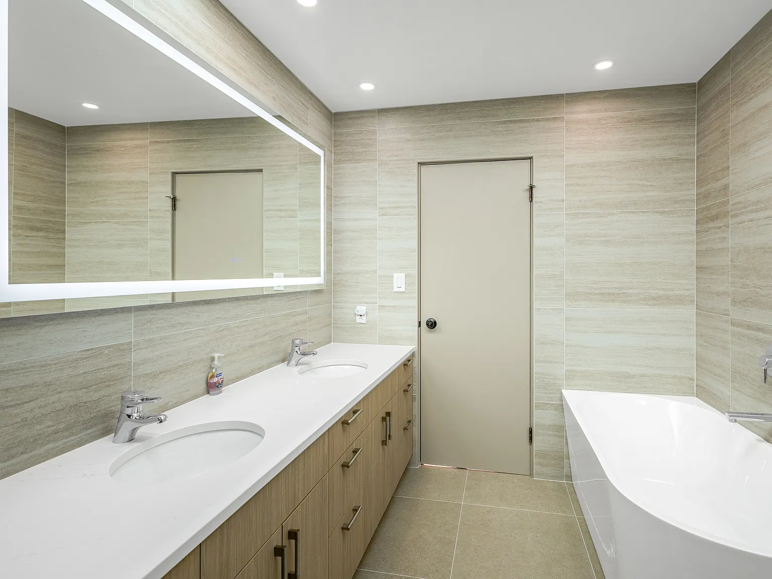 3 bed, 2935 sqft, $9,000 — Photo 4