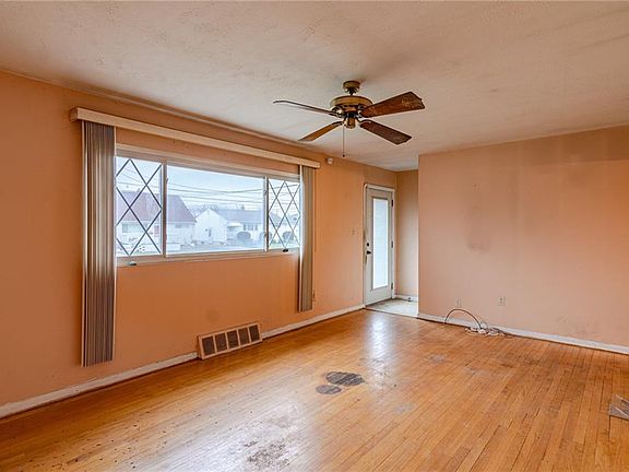 3rd image of 5748 Doris Dr