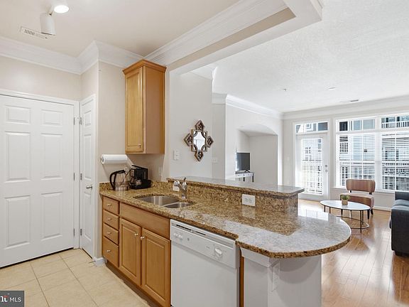 4th image of 506 Sunset View Ter SE Unit 304