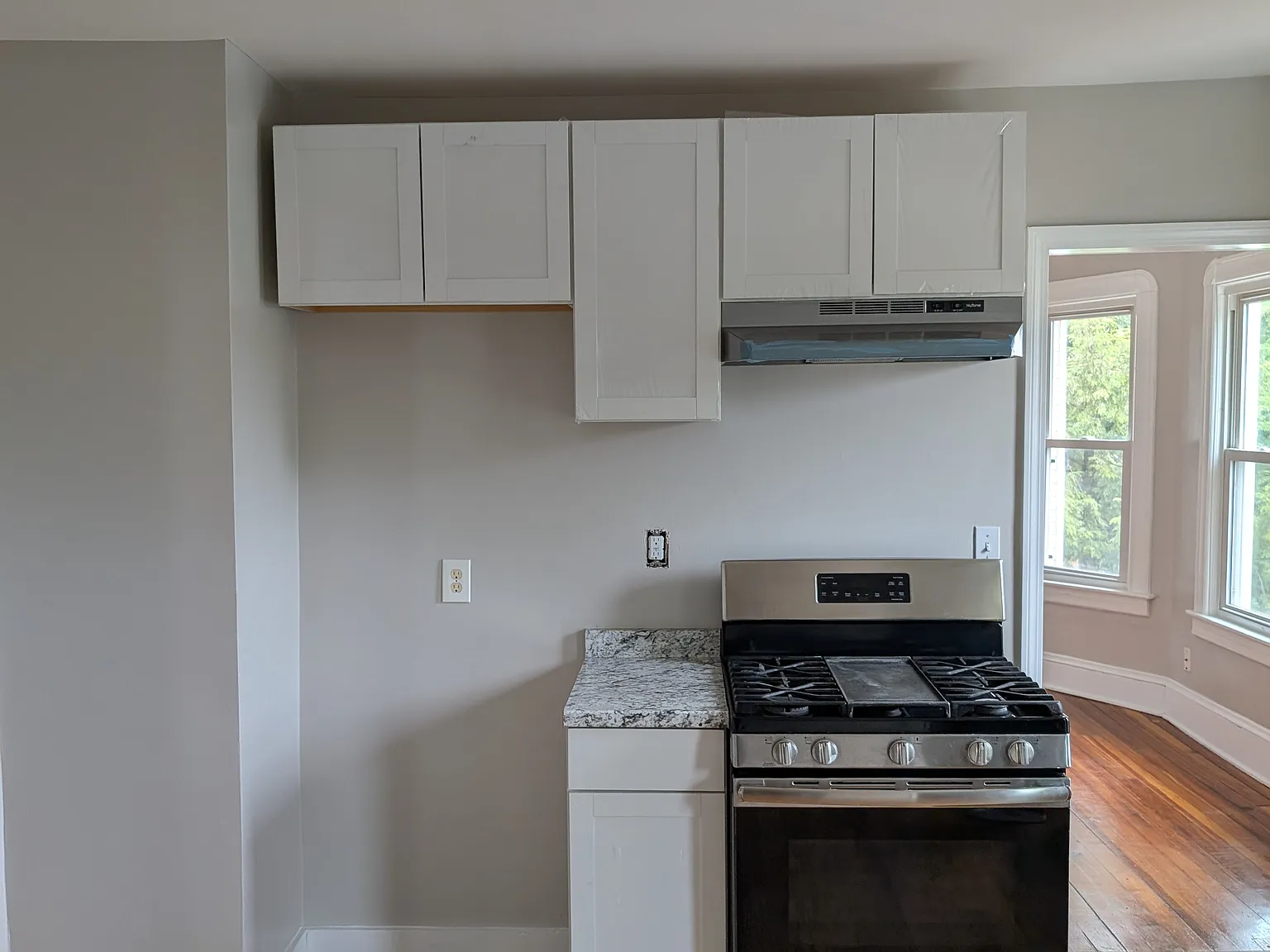 5 bed, 1500 sqft, $2,600 — Photo 2