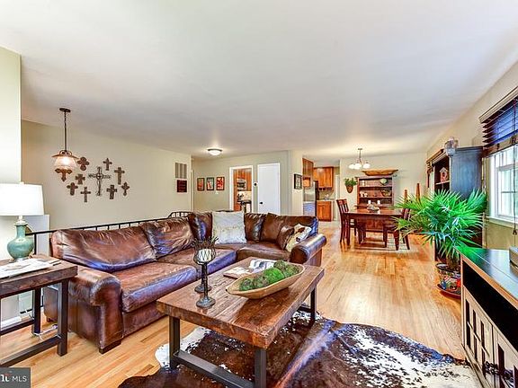 3rd image of 8523 Bound Brook Ln