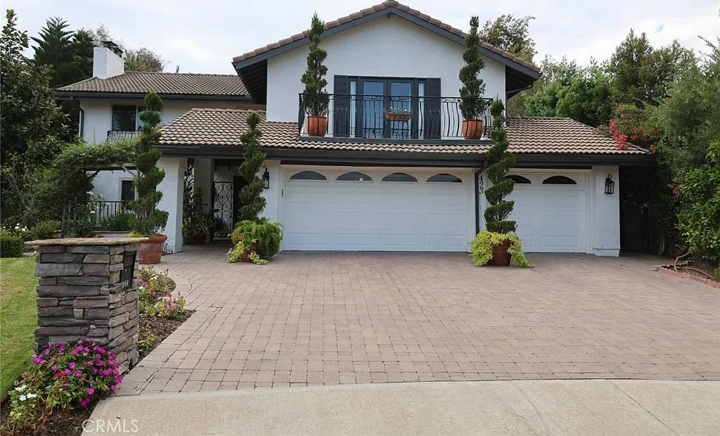 5 bed, 2.5 bath, 2848 sqft, $7,950 — Photo 1
