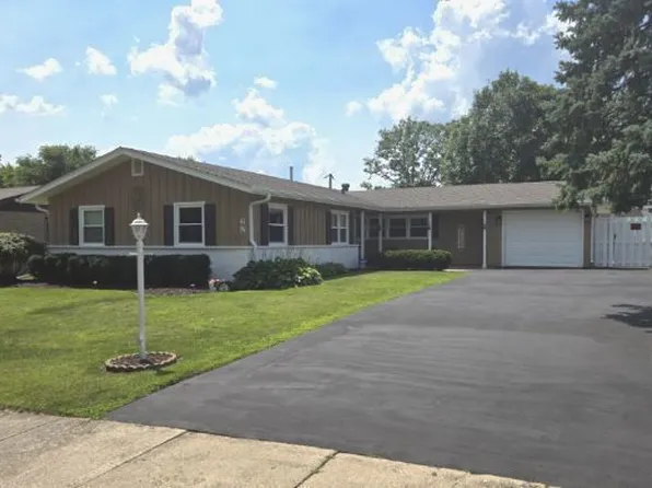 6 N Sycamore Ln, North Aurora, IL 60542