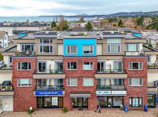 2409 Bevan Ave #PENTHOUSE 402, Sidney, BC