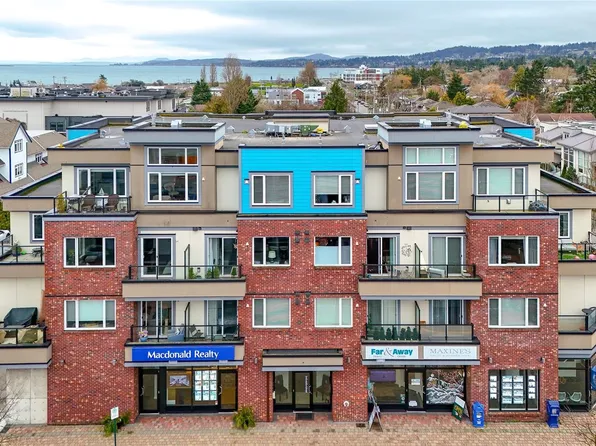 2409 Bevan Ave #Penthouse 402, Sidney, BC V8L 0C3